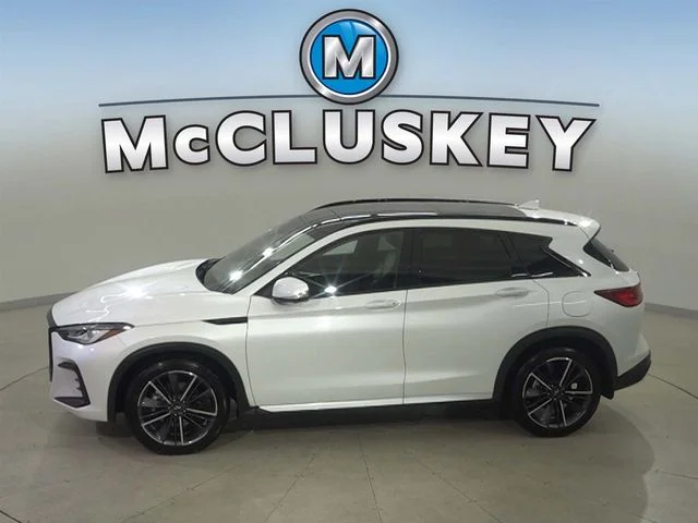 Used 2023 White INFINITI SPORT image 32