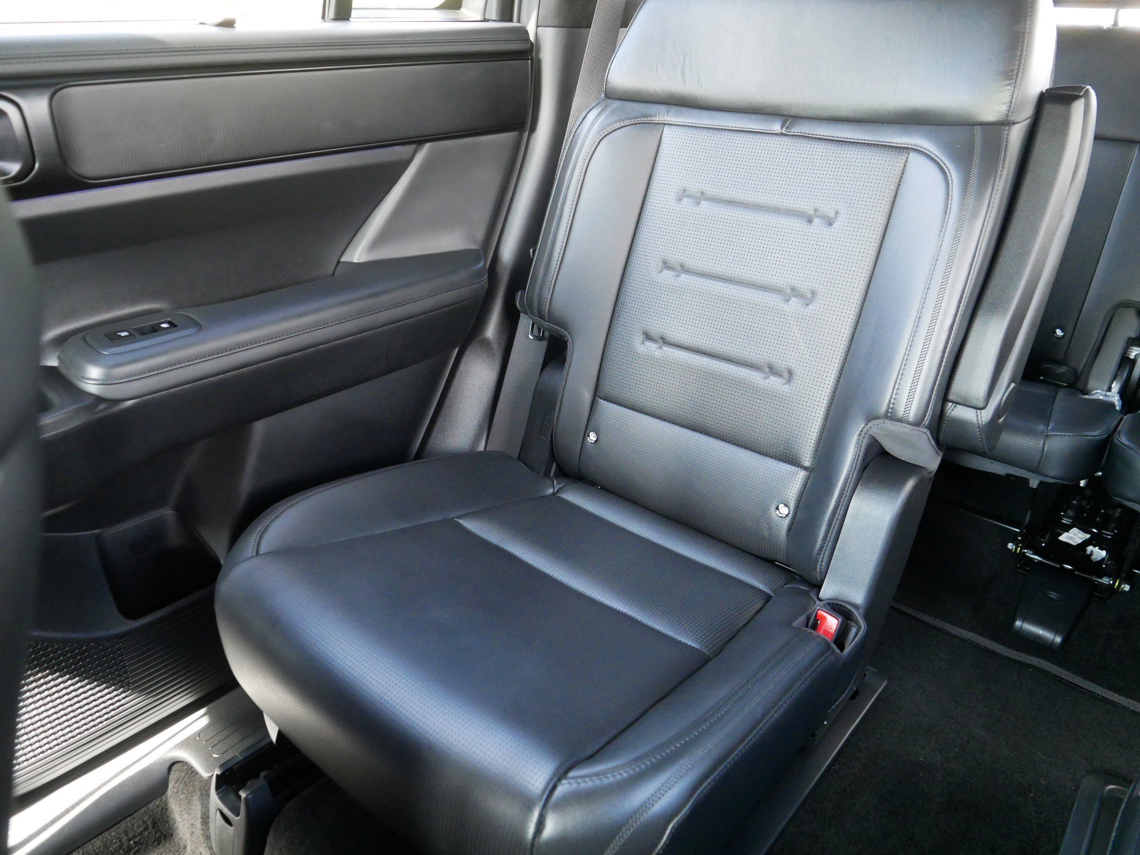 Used 2025 Phantom Black Hyundai Calligraphy image 12