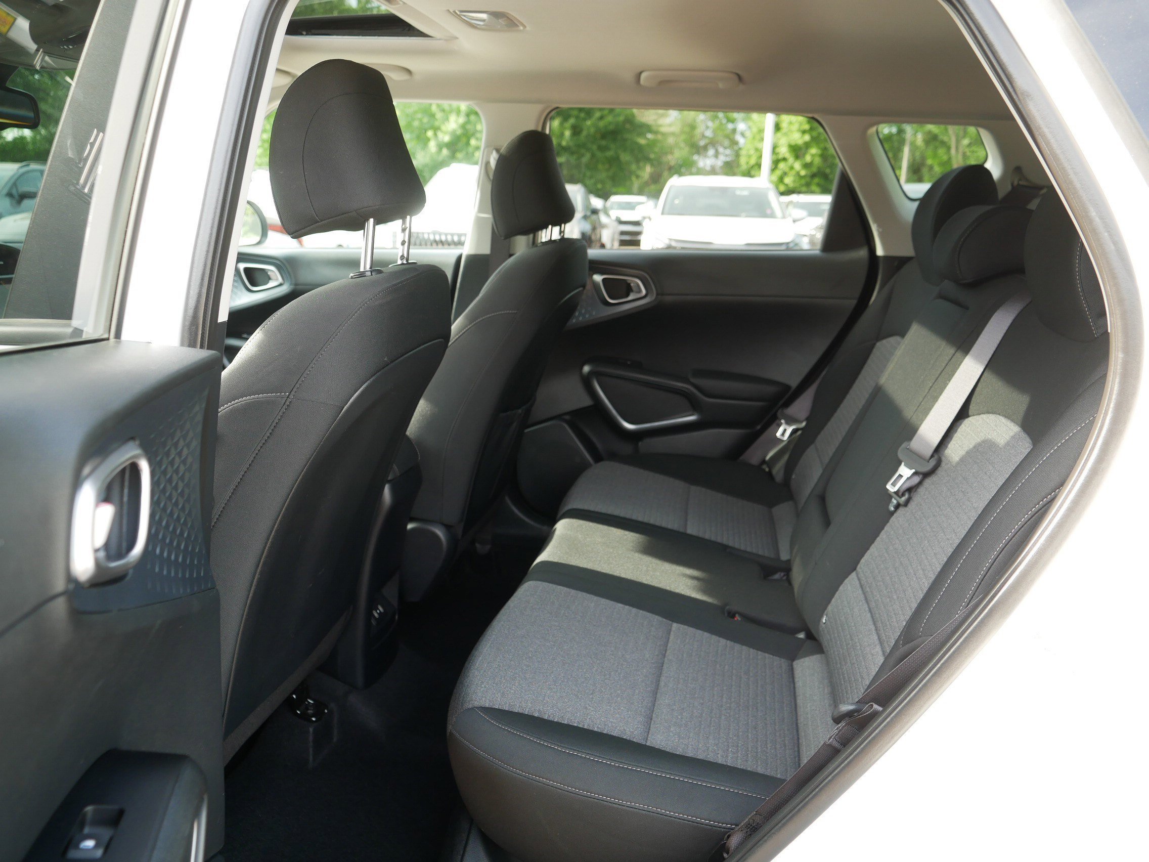 Used 2025 Snow White Pearl Kia EX image 35