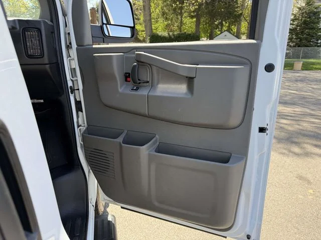 Used 2025 White GMC LT image 21
