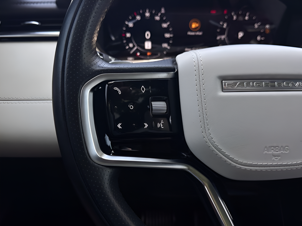 Used 2021 Silver Land Rover R-Dynamic HSE image 13