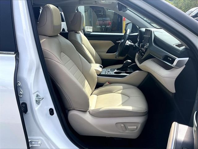 Used 2023 Beige Toyota XLE image 7