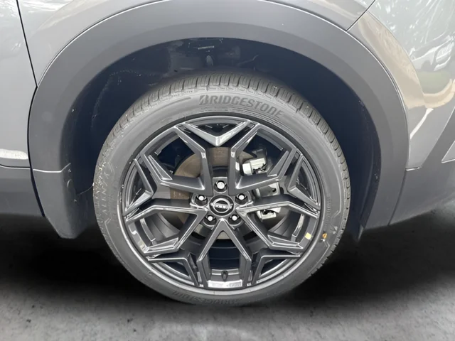 New 2026 Gun Metallic / Scarlet Ember Tintcoat Two-tone Nissan SR image 24