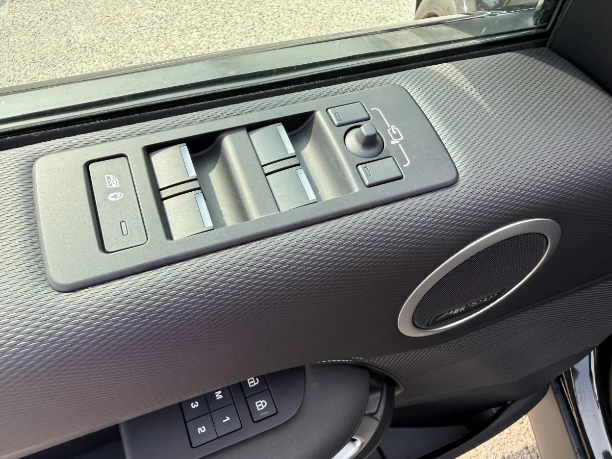 Used 2024 Black Land Rover Dynamic Se image 16