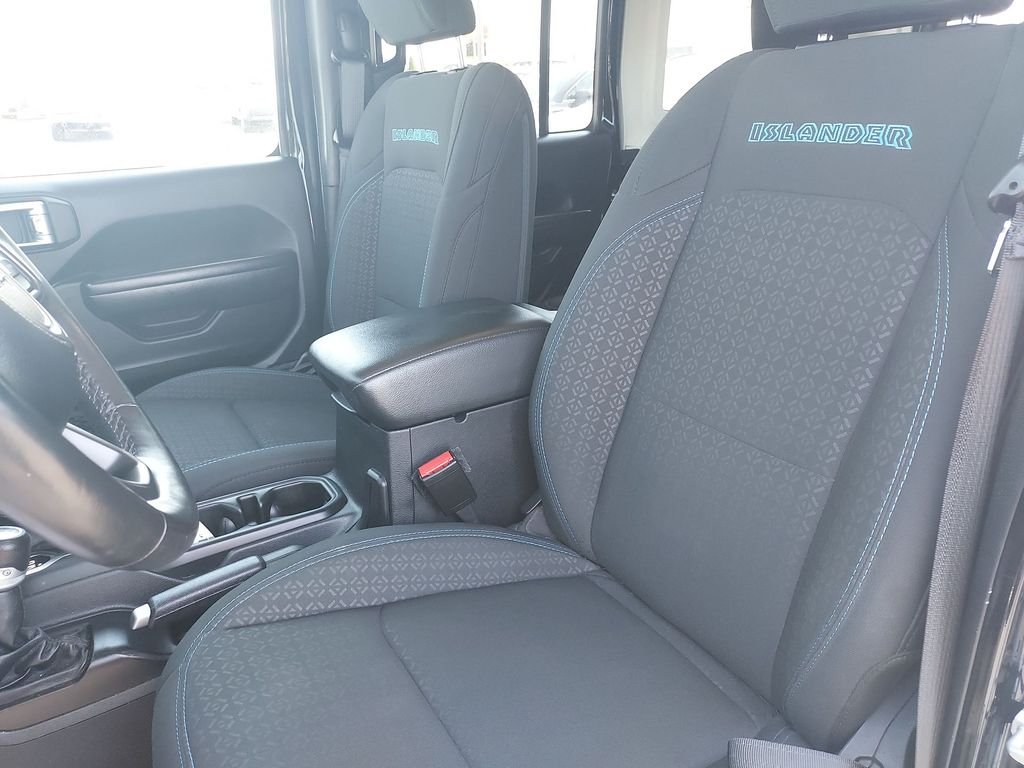 Used 2021 Black Jeep Unlimited Sport image 17