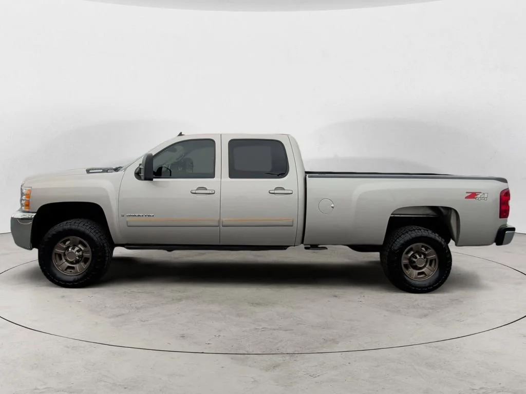 Used 2007 Silver Birch Metallic Chevrolet SRW LTZ image 2