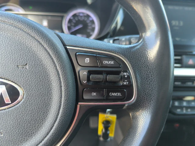 Used 2020 White Kia LX image 39