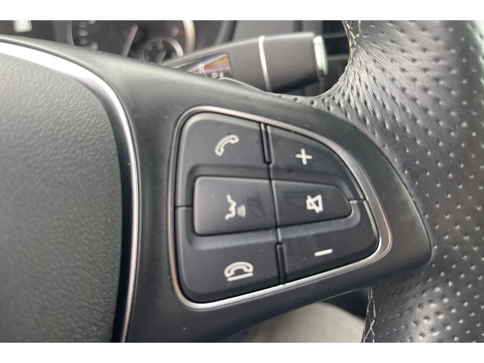 Used 2023 Arctic White Mercedes-Benz Base image 34