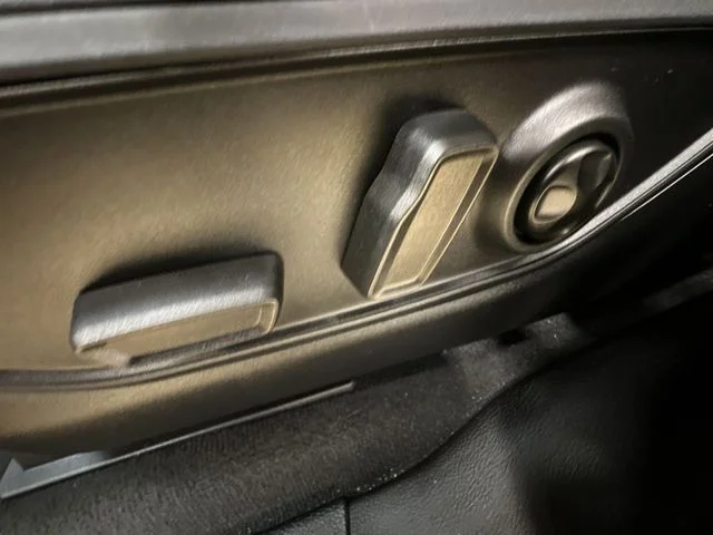 Used 2025 Red Jeep Altitude image 15