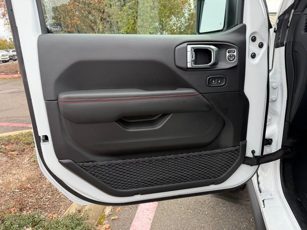 New 2026 Bright White Clear-Coat Exterior Paint Jeep Rubicon X image 11