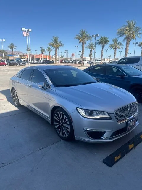 Used 2018 Silver Lincoln Reserve image 2