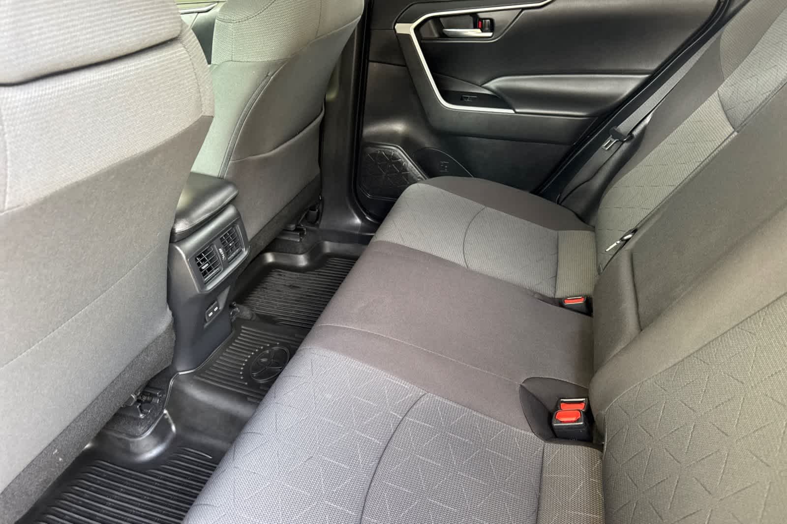 Used 2022 Silver Sky Metallic Toyota XLE image 4
