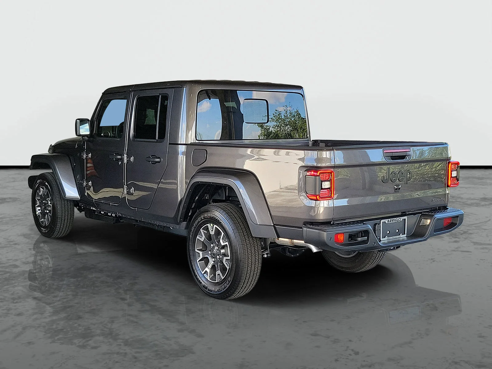 New 2026 Granite Crystal Metallic Clear-Coat Exterior Paint Jeep Sahara image 2