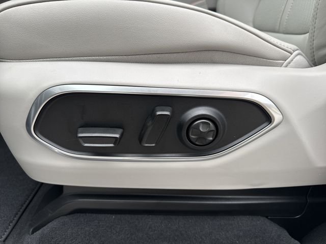 New 2026 White Jeep Limited Reserve image 10