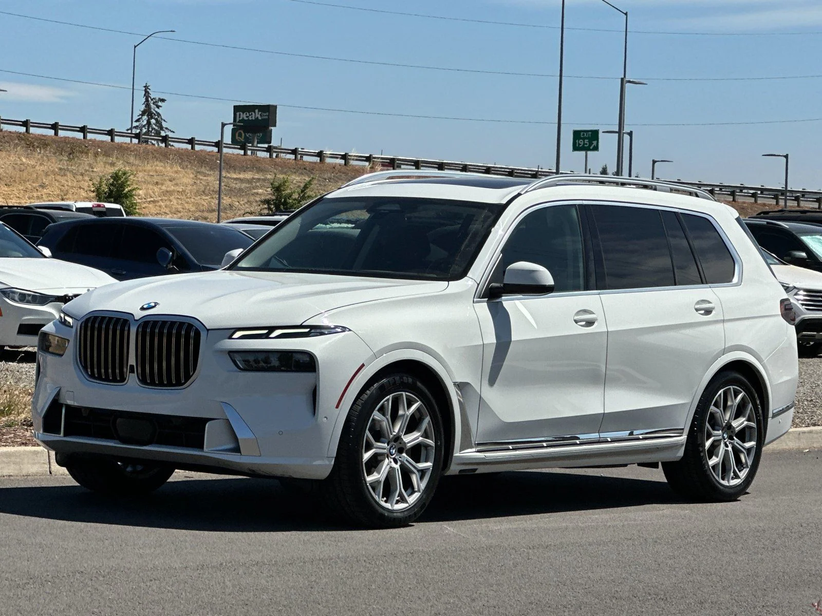 Used 2025 White BMW xDrive40i image 7