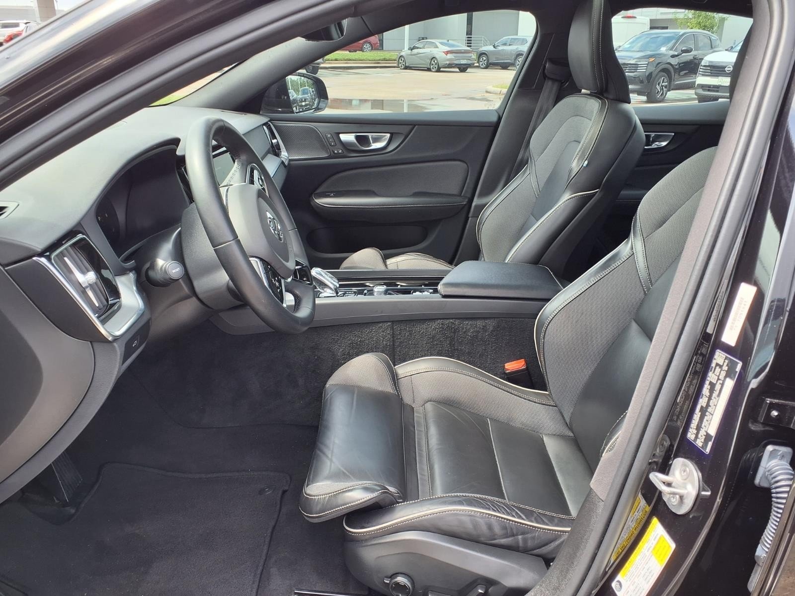 2024 Volvo S60 Plus Black Edition - 11