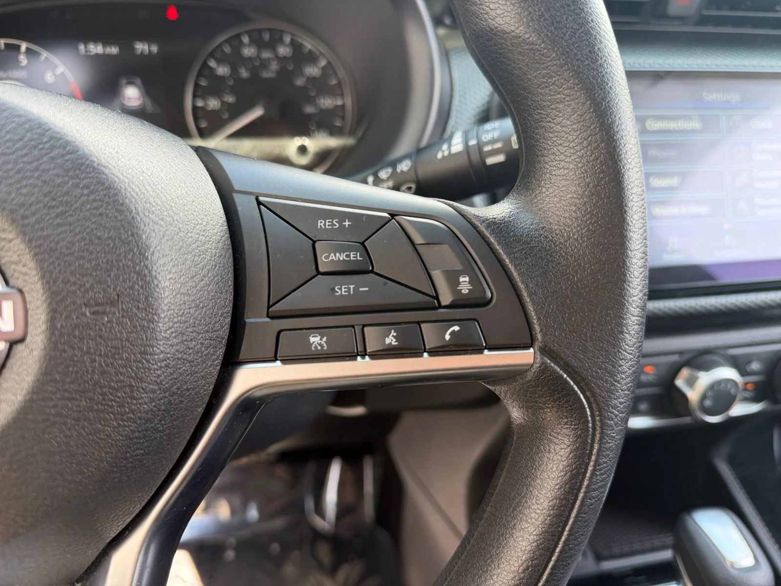 Used 2024 Aspen White Tricoat/Super Black Nissan SV image 12