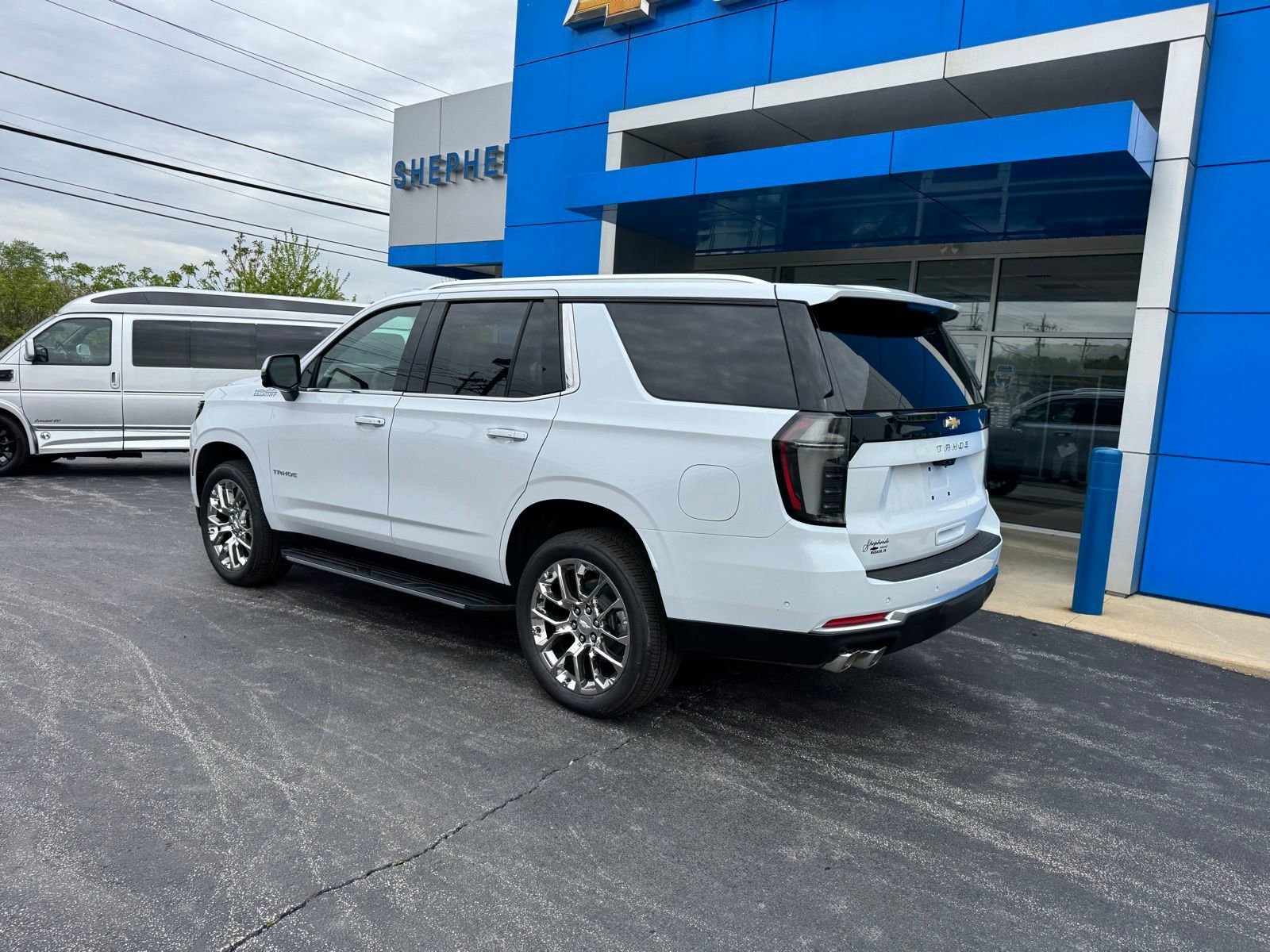 New 2026 Polar White Tricoat Chevrolet High Country image 3