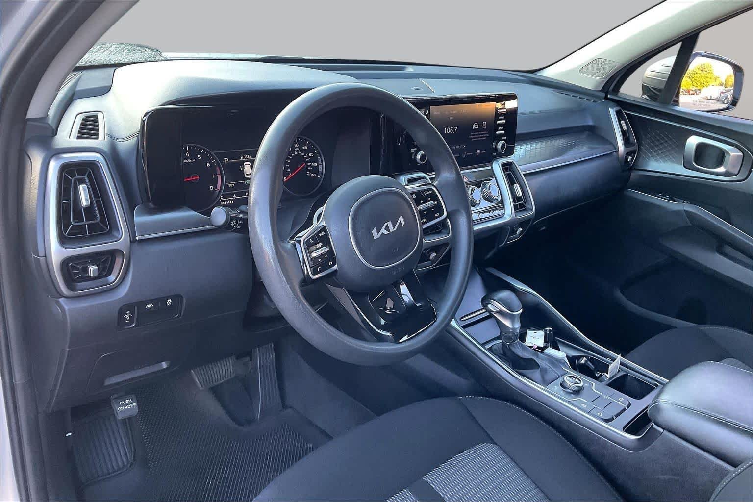 Used 2022 Sparkling Silver Kia LX image 17