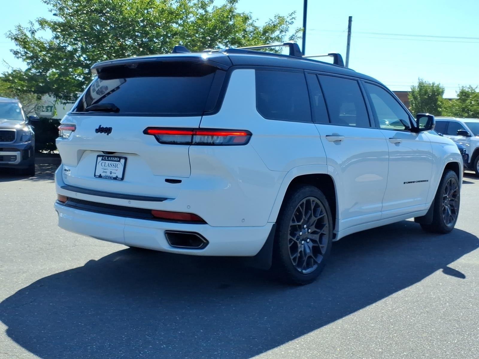 Used 2024 Bright White Clearcoat Jeep Summit image 2