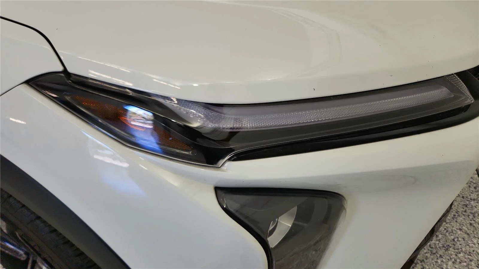 Used 2025 Summit White Chevrolet ACTIV image 14