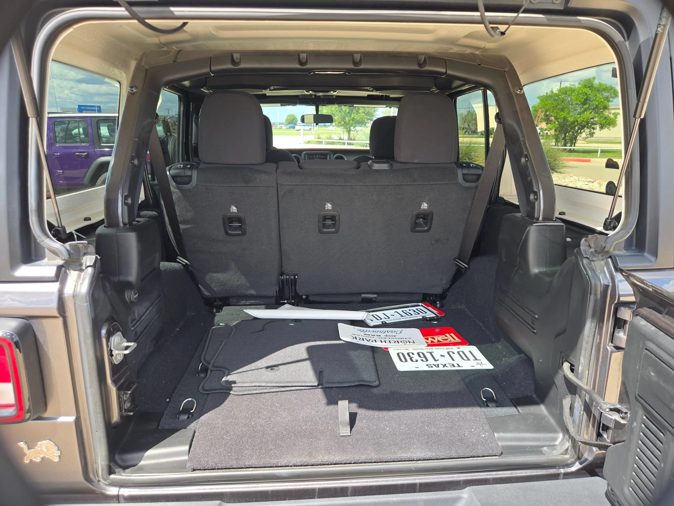 Used 2023 Gray Jeep Sport S image 20