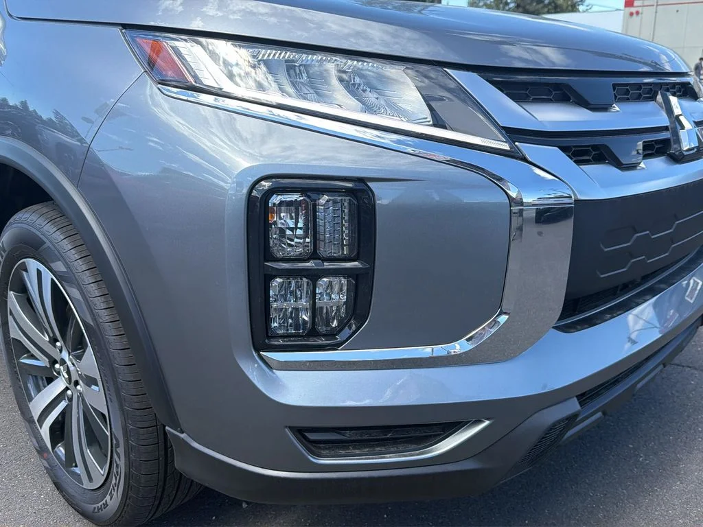New 2026 Mercury Gray Metallic Mitsubishi 2.0 SE image 29