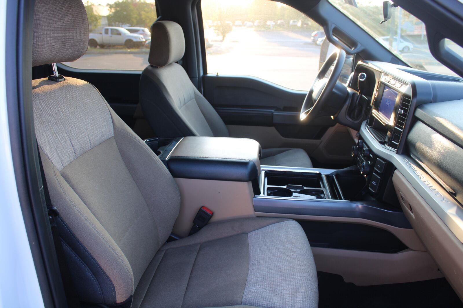 Used 2024 Oxford White Ford XLT image 4
