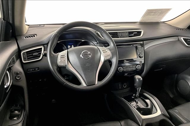 Used 2016 Gray Nissan SL image 2