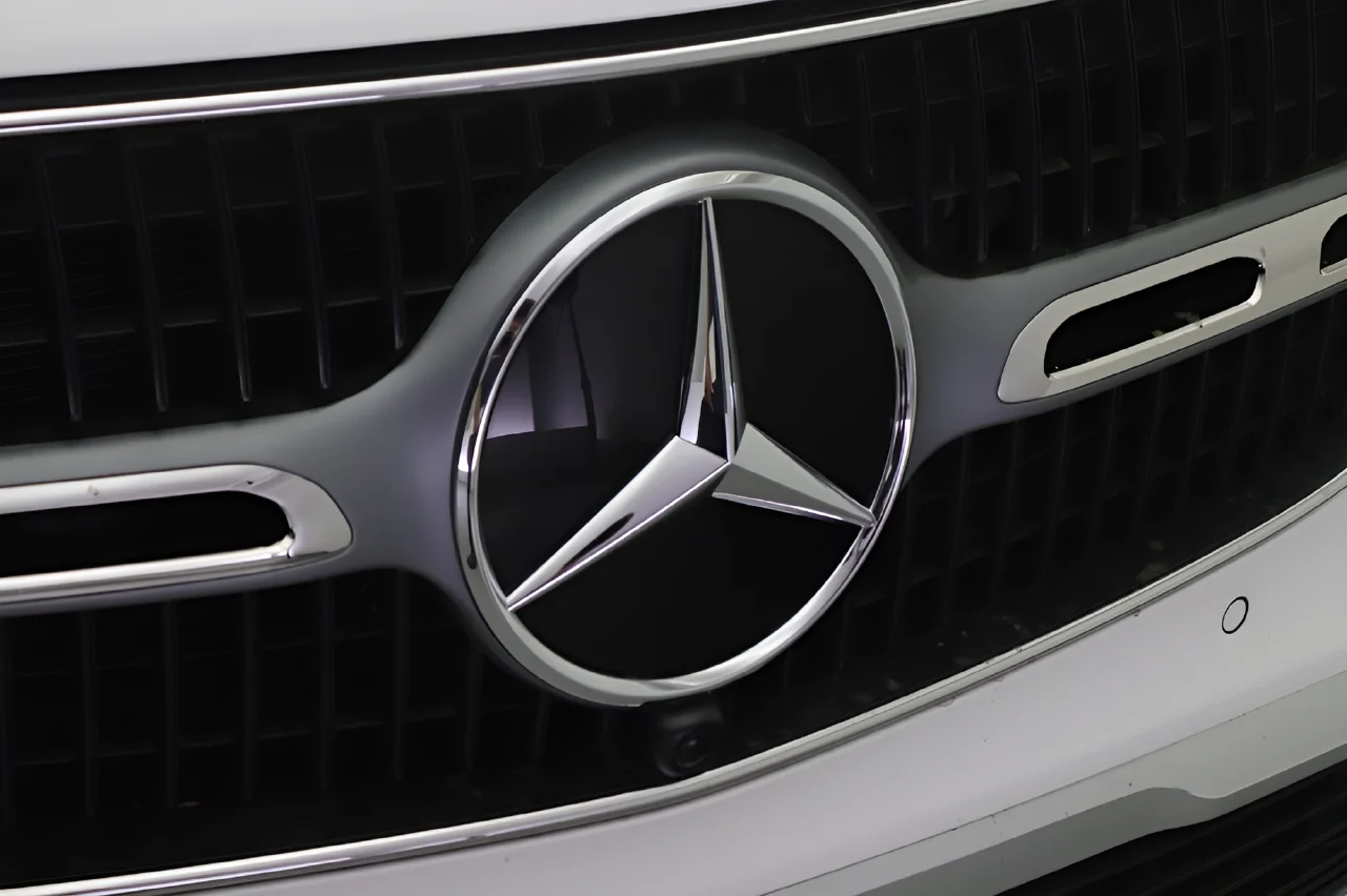 Used 2025 White Mercedes-Benz 350e 4MATIC® Plug in Hybrid image 26