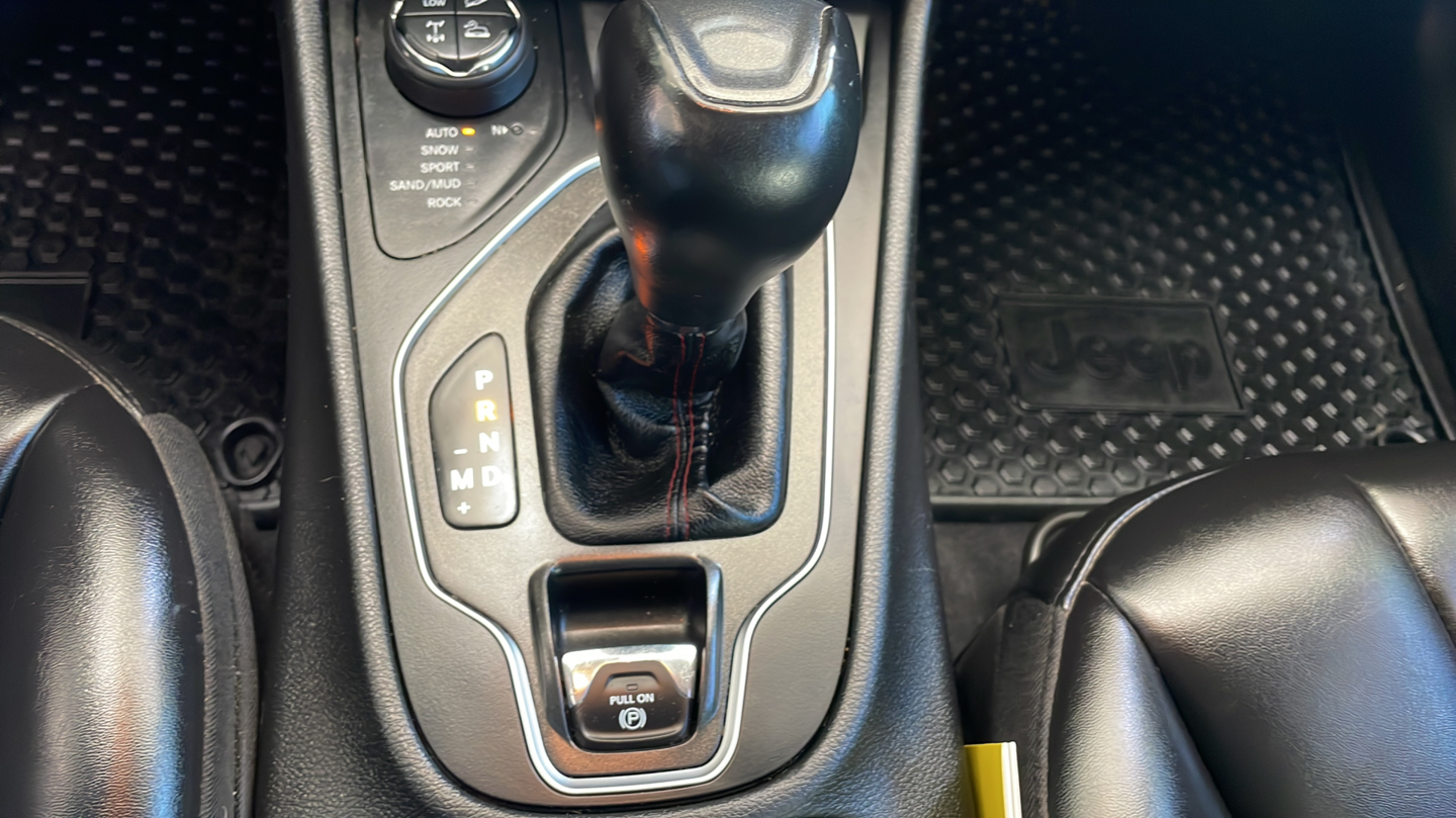 Used 2019 Gray Jeep Trailhawk image 29