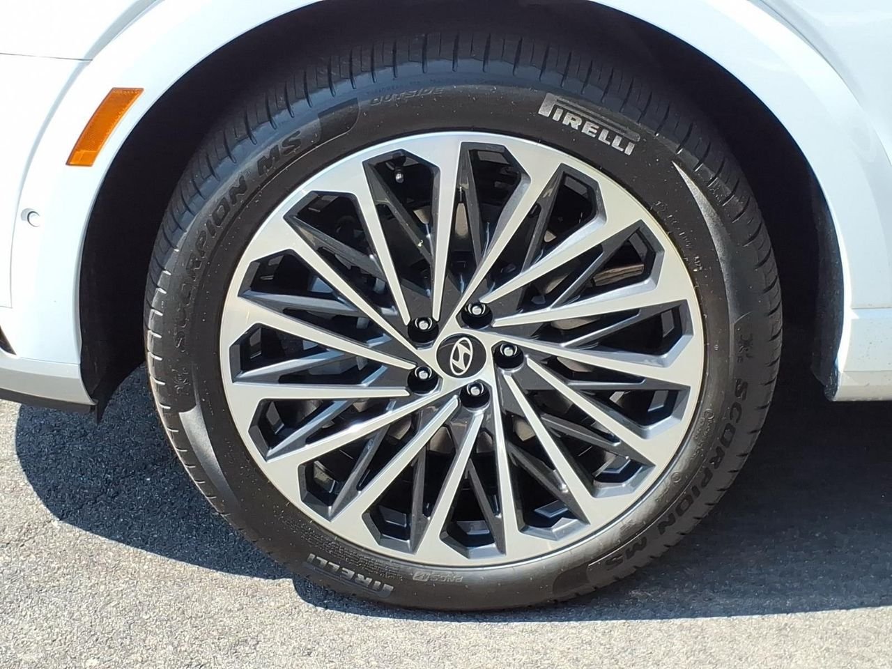 New 2027 Creamy White Pearl Hyundai Calligraphy image 4