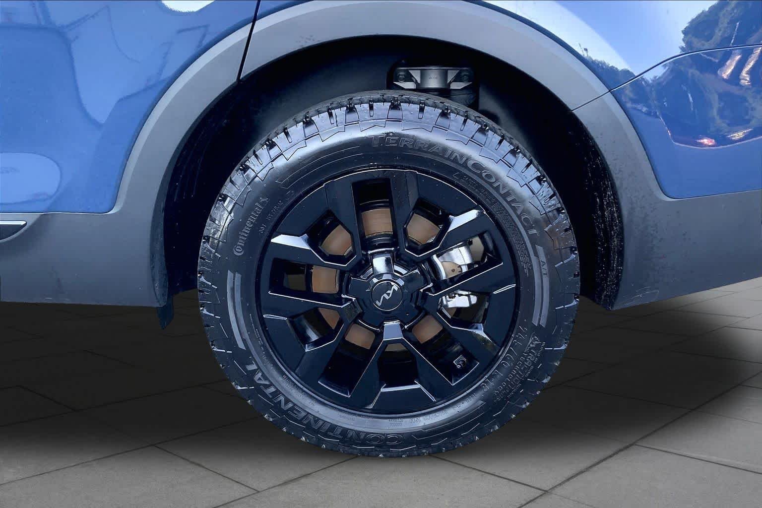 Used 2025 Midnight Lake Blue Kia EX X-Pro image 10