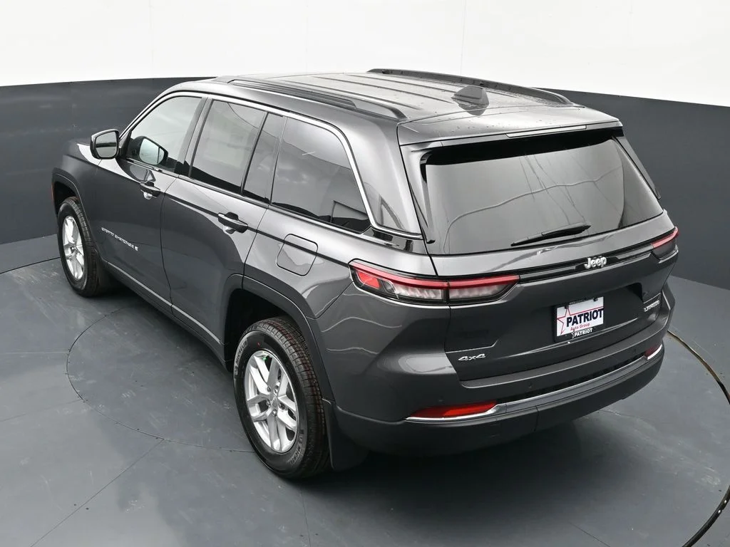New 2026 Baltic Gray Metallic Clear-Coat Exterior Paint Jeep Laredo X image 37