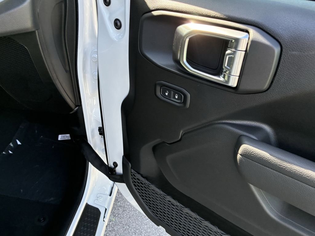 New 2026 Bright White Clear-Coat Exterior Paint Jeep Sport image 30