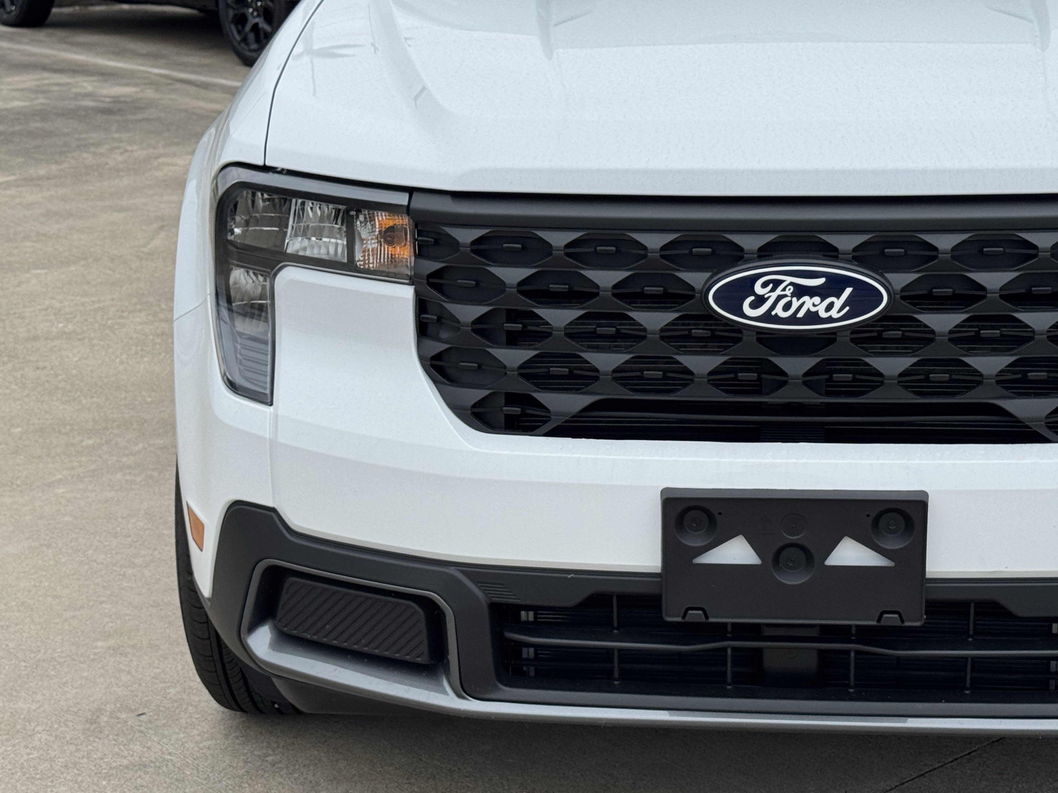 New 2026 Oxford White Ford XLT image 5