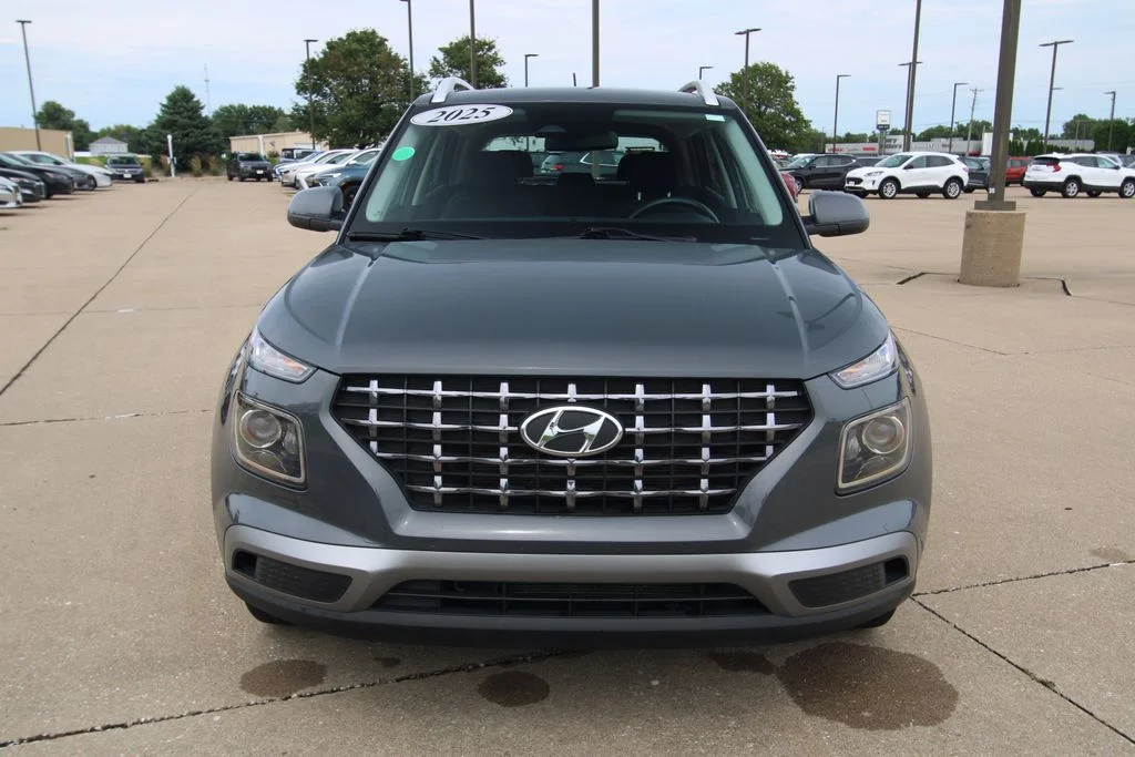 Used 2025 Gray Hyundai SEL image 2