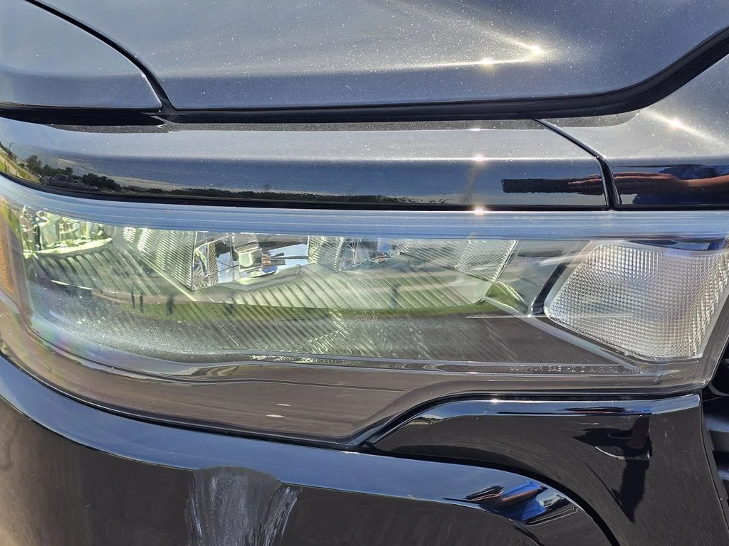 New 2026 Diamond Black Crystal Pearl-Coat Exterior Paint RAM Big Horn/Lone Star image 4