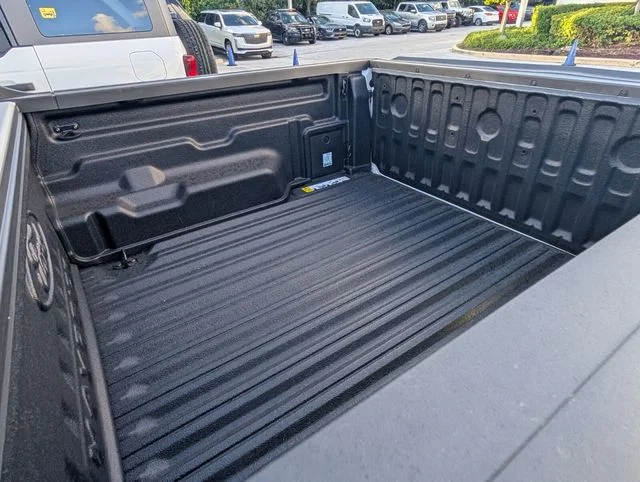 New 2025 Oxford White Ford XLT image 10