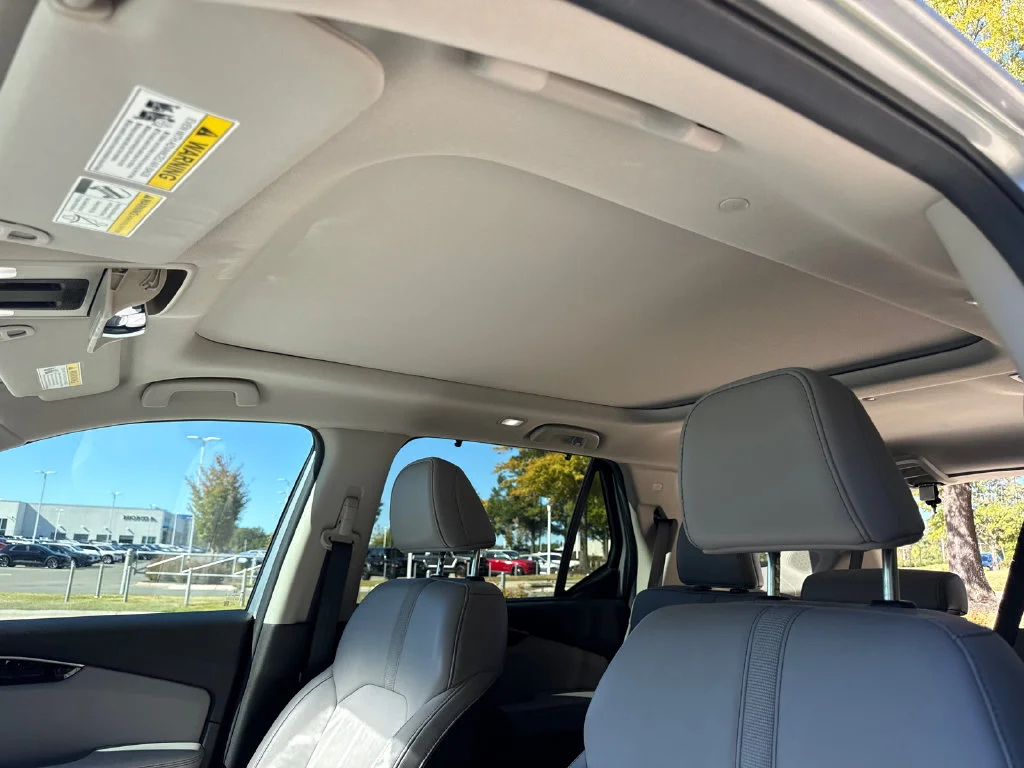 Used 2025 Lunar Silver Metallic Honda Touring image 31
