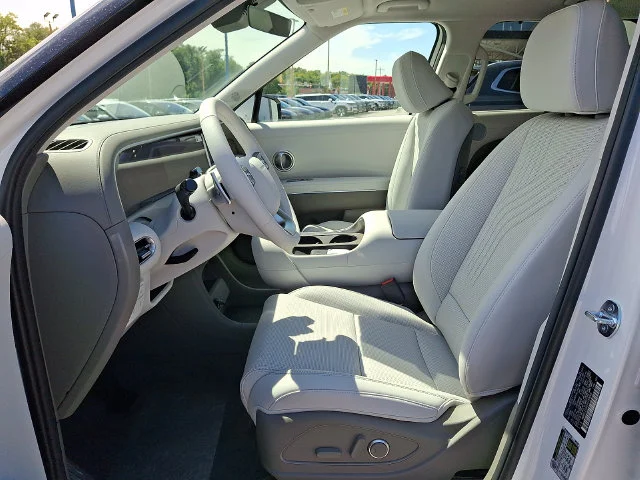 New 2027 White Hyundai SEL image 9