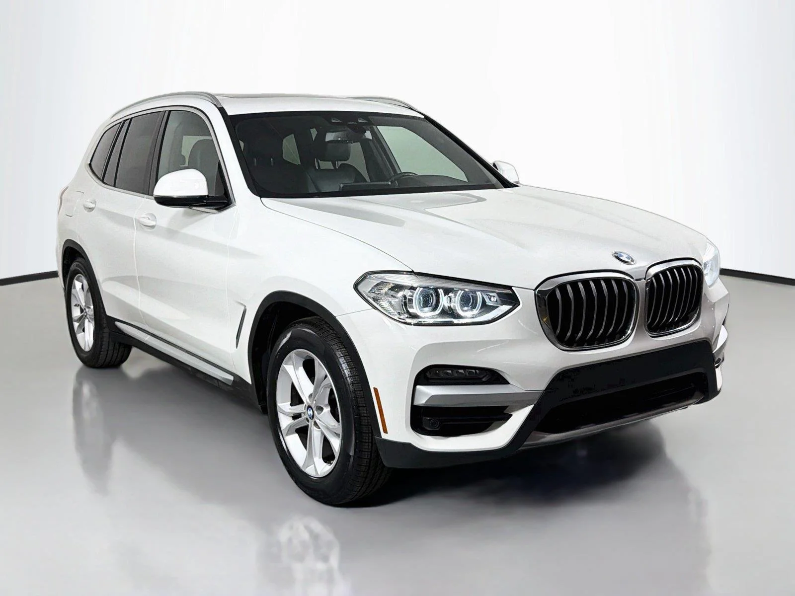Used 2020 Alpine White BMW sDrive30i image 3