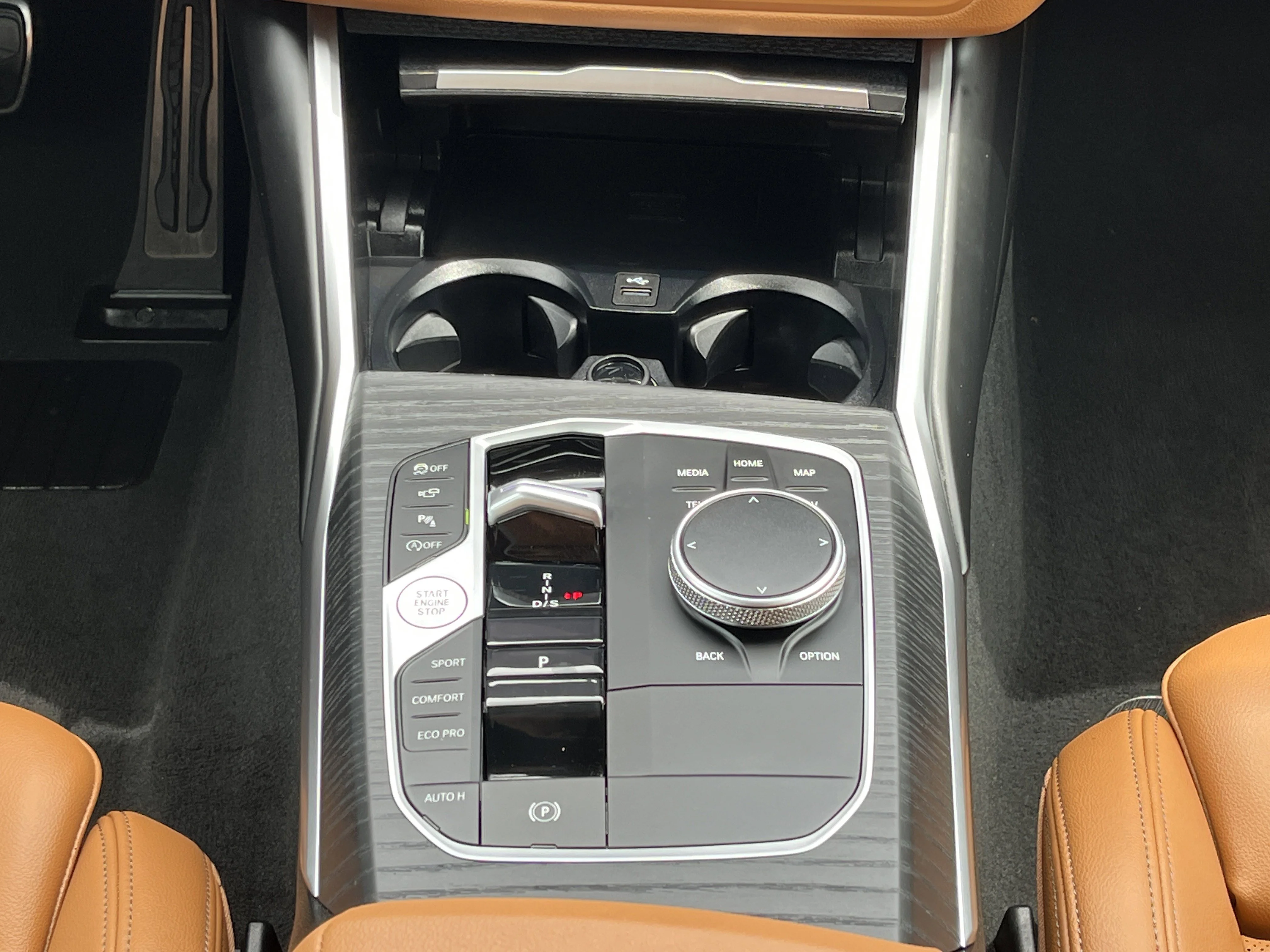 2025 BMW 3 Series 330i - Photo 6