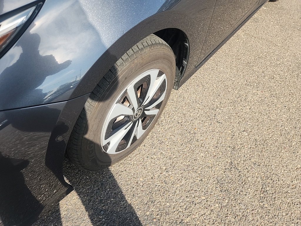 Used 2019 Magnetic Gray Metallic Toyota Advanced image 7