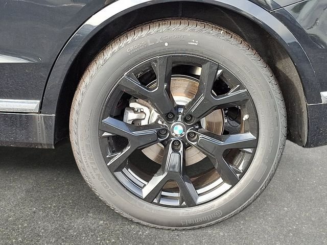 New 2026 Black Sapphire Metallic BMW xDrive40i image 8