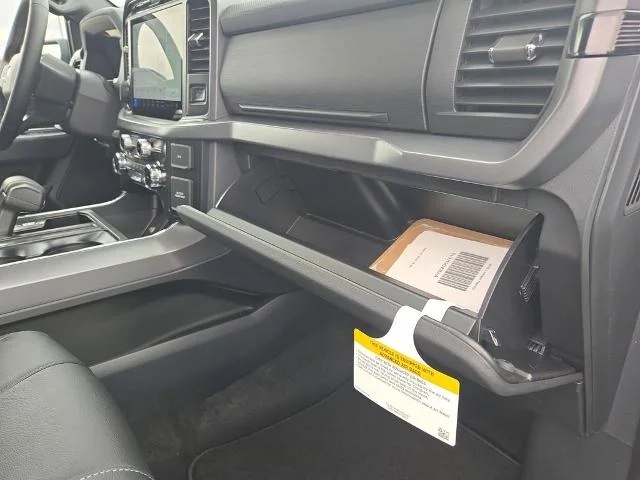 New 2025 Space White Metallic Ford XLT image 24