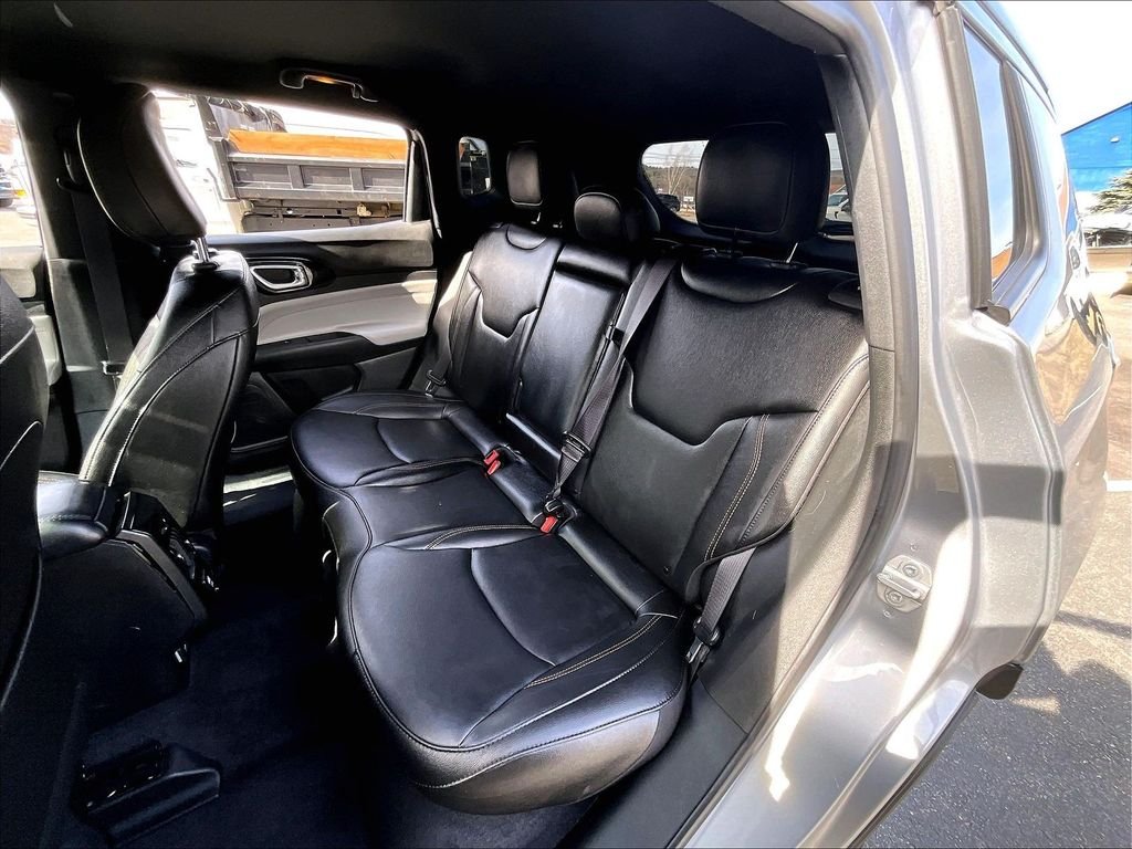 Used 2024 Gray Jeep Limited image 15
