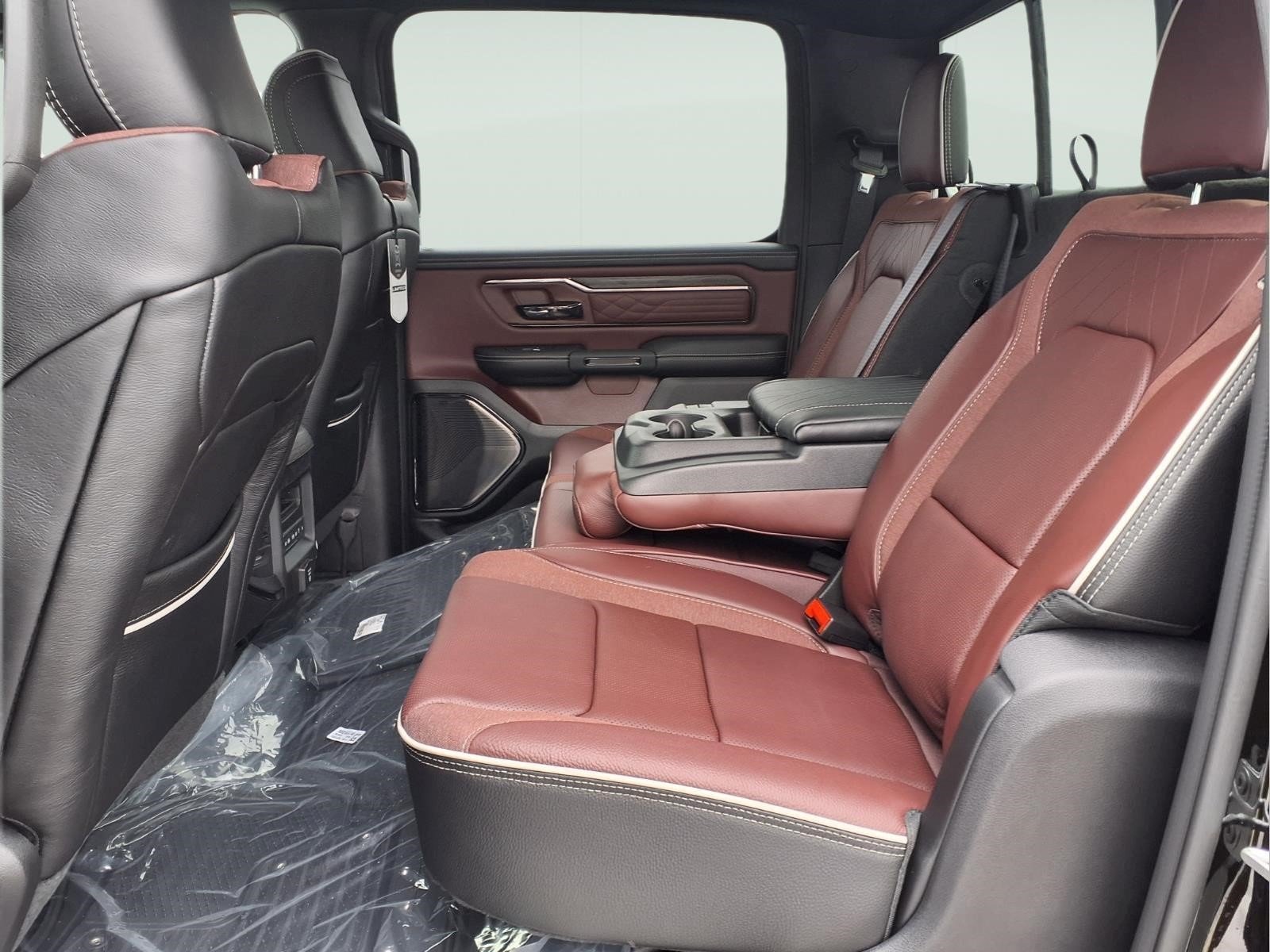 New 2026 Diamond Black Crystal Pearl-Coat Exterior Paint RAM Limited image 9