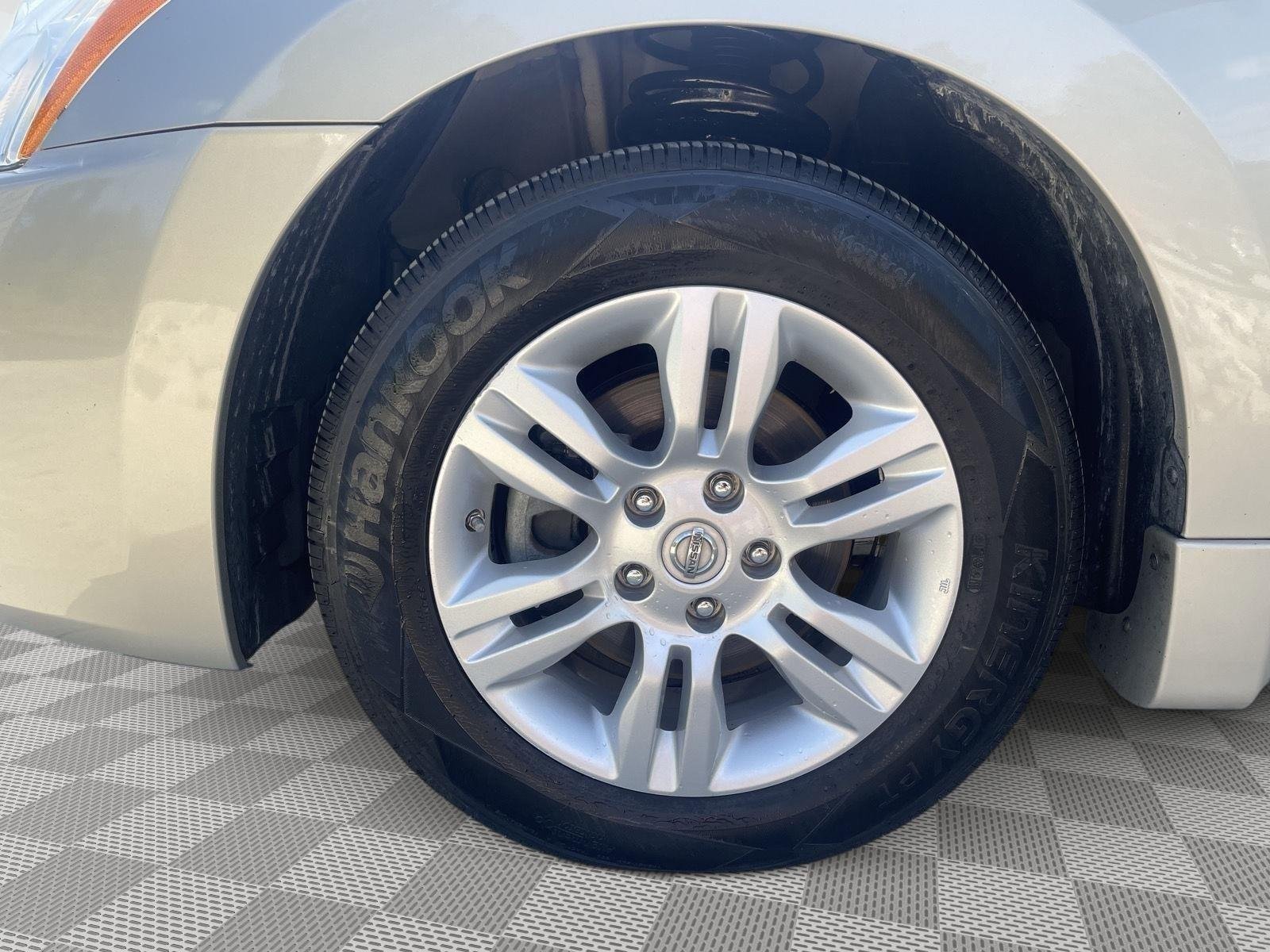 Used 2010 Sonoran Sand Metallic Nissan 2.5 SL image 8