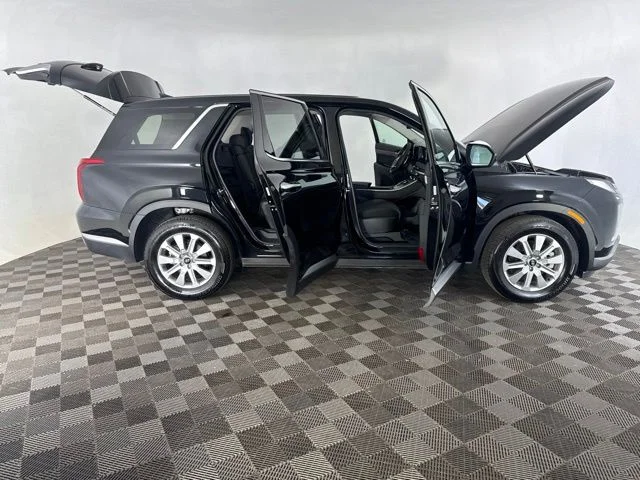 Used 2025 Black Hyundai SE image 14